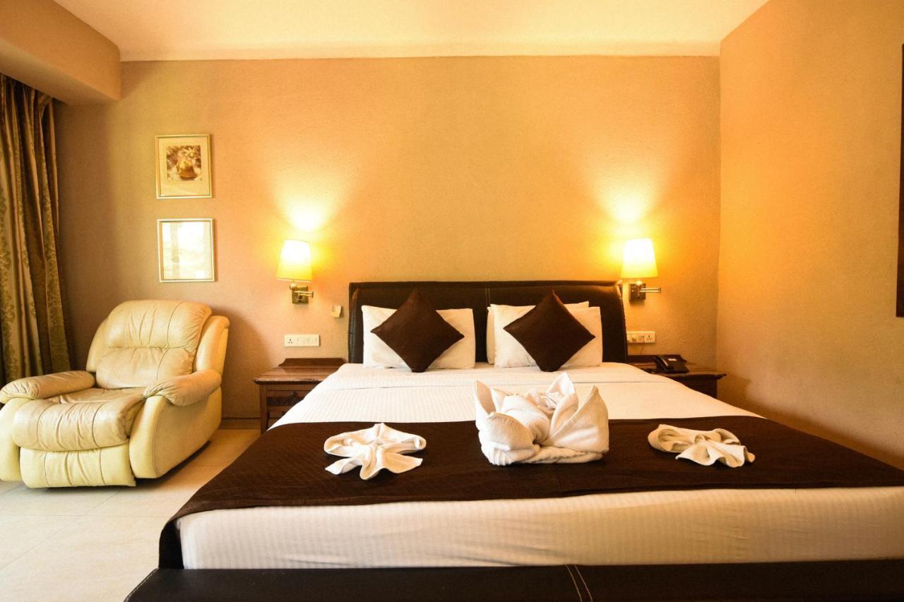 Hotel Neelam The Glitz à Calangute Extérieur photo