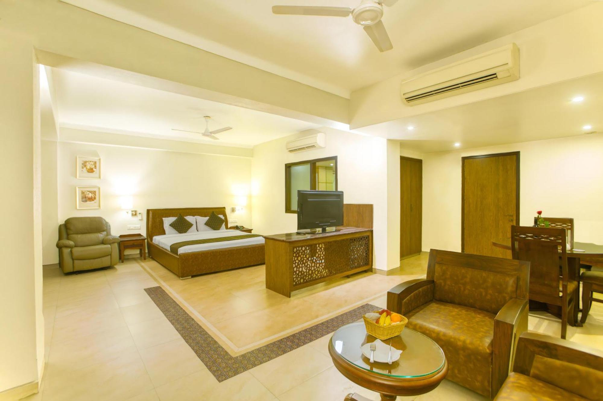 Hotel Neelam The Glitz à Calangute Extérieur photo