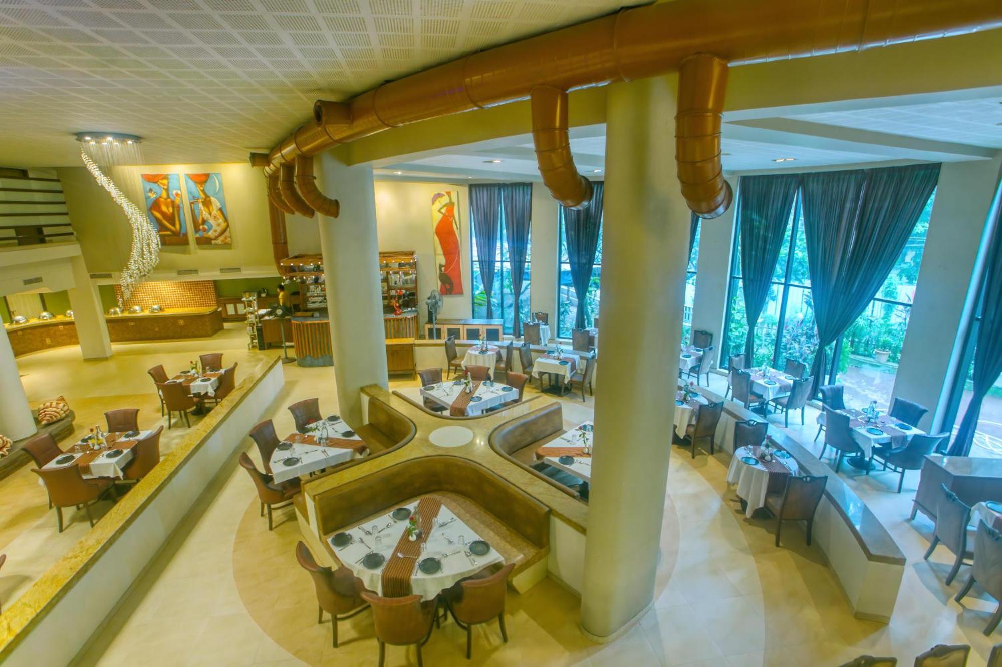 Hotel Neelam The Glitz à Calangute Extérieur photo